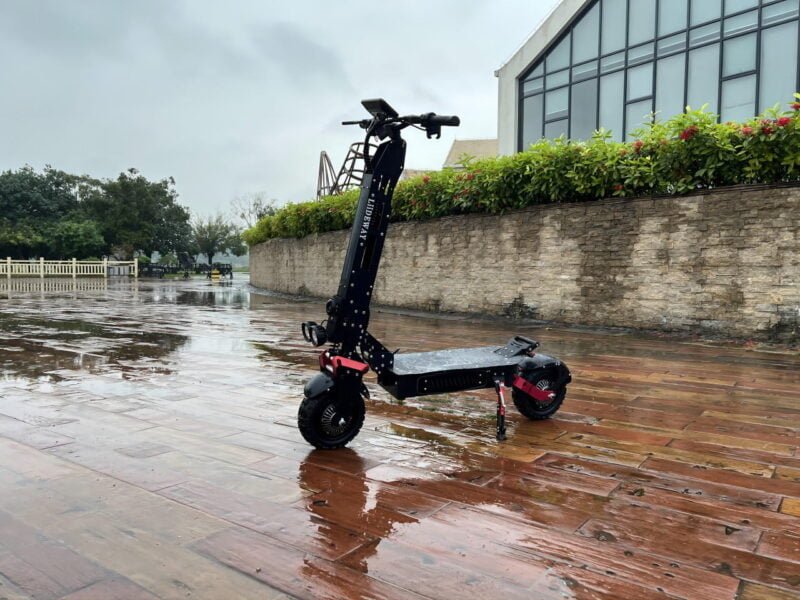 Electric off-road scooter